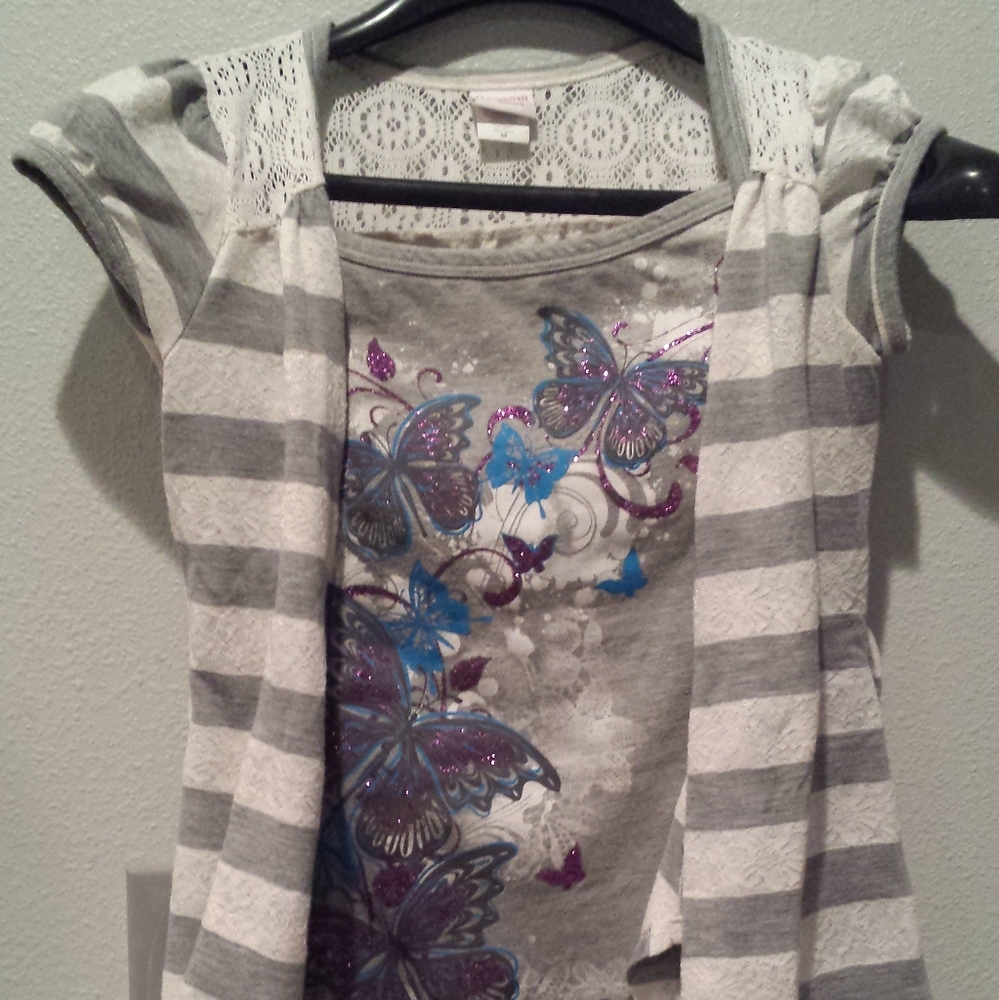 Girls short sleeve blouse size Medium